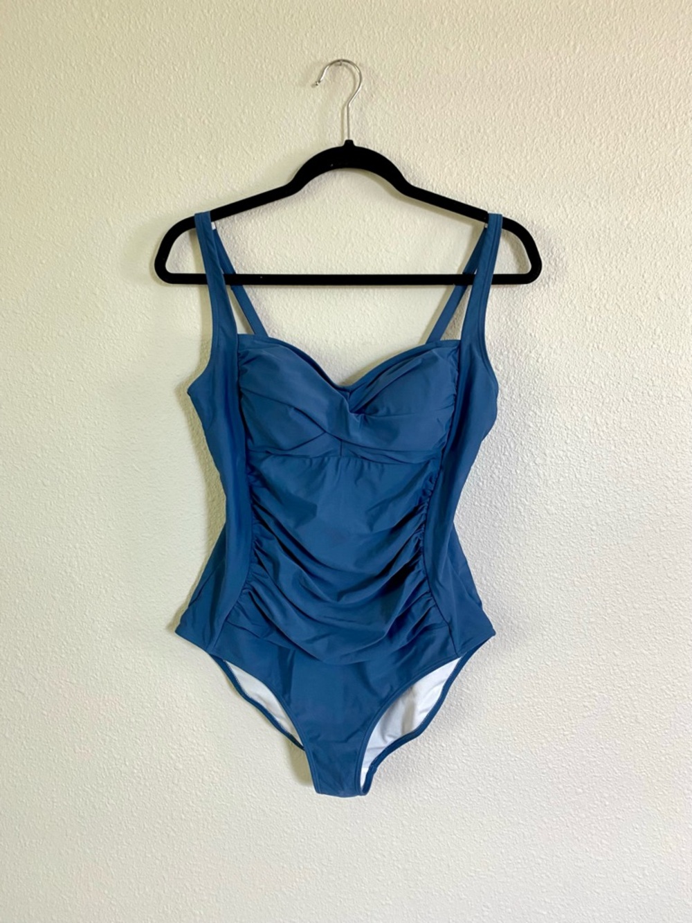 NWOT Classic Blue Ruched One-Piece Swimsuit with Supportive Cups